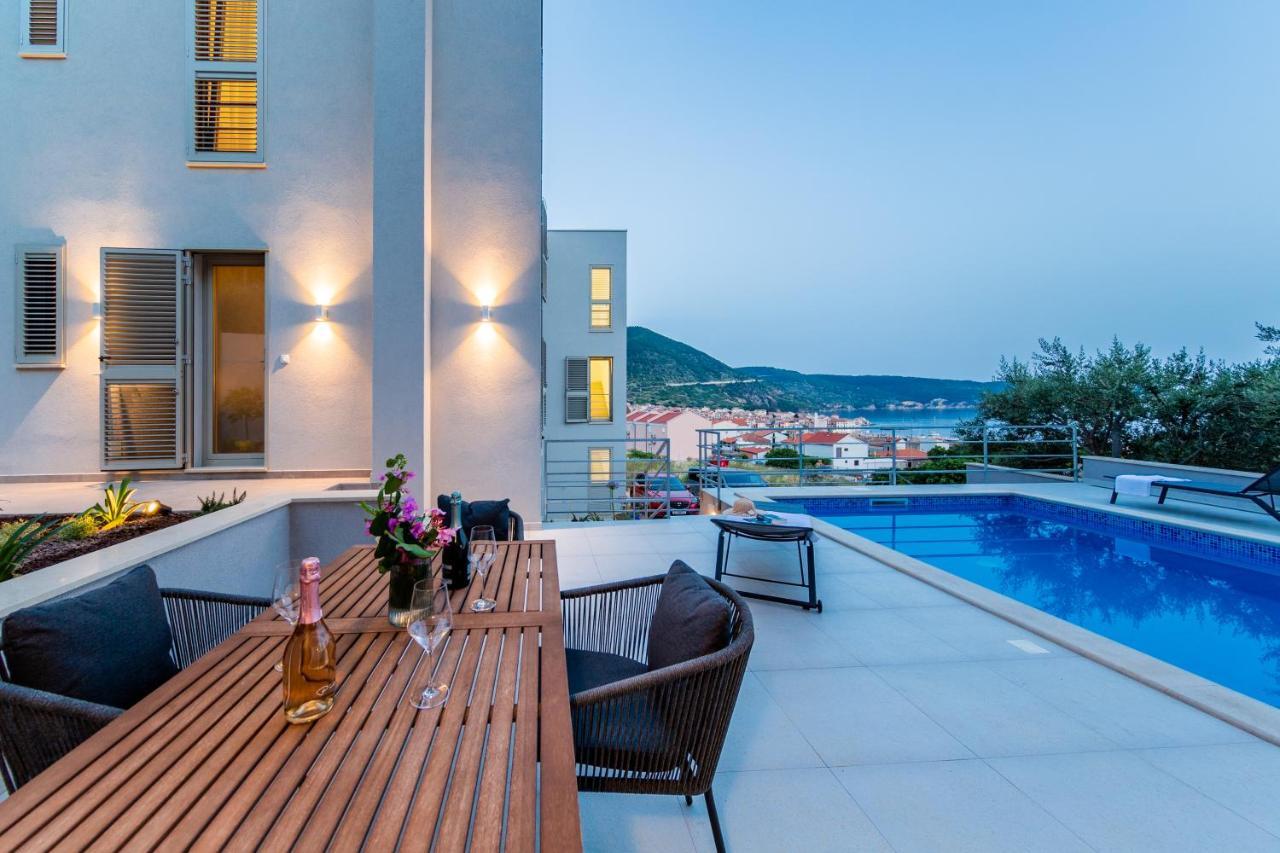 Seaside Elegance Suites Komiza Bagian luar foto