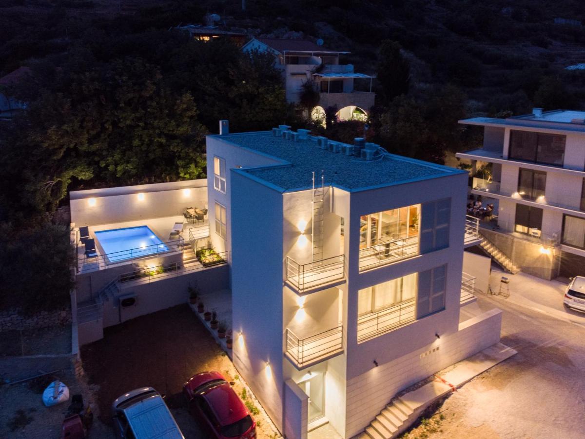 Seaside Elegance Suites Komiza Bagian luar foto