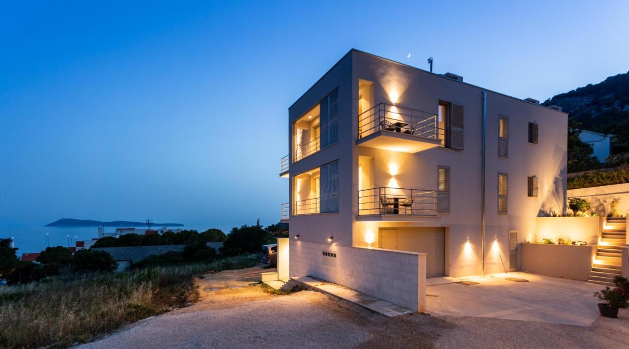 Seaside Elegance Suites Komiza Bagian luar foto