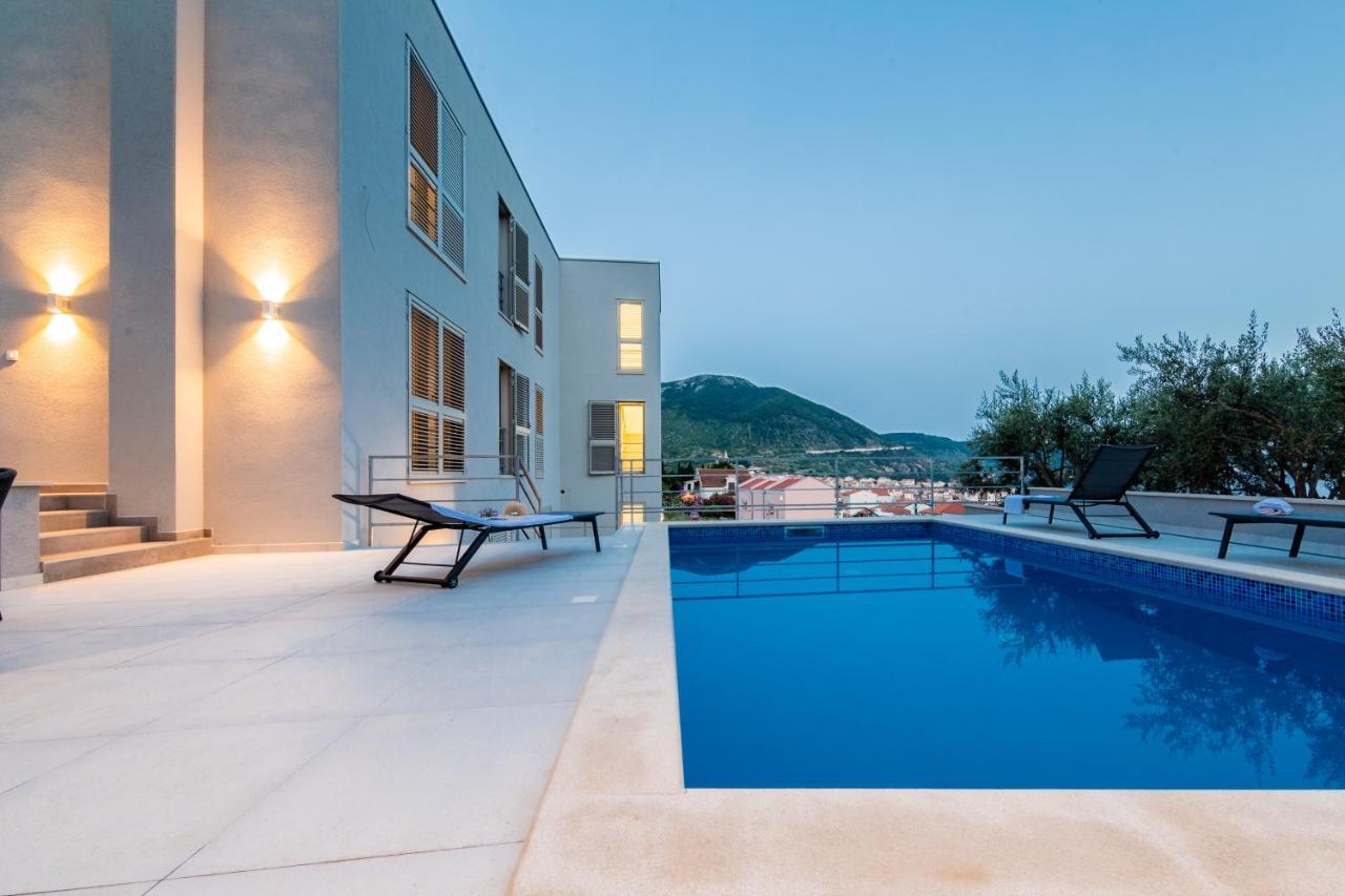 Seaside Elegance Suites Komiza Bagian luar foto