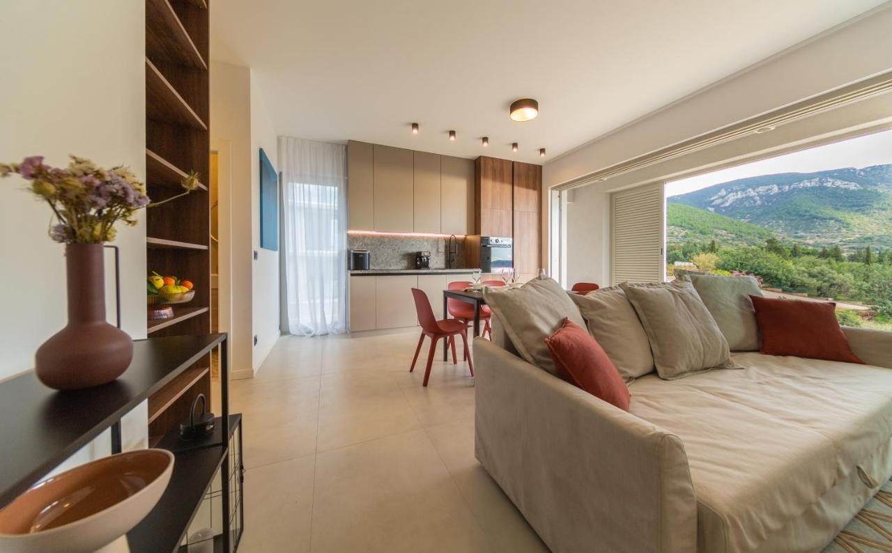 Seaside Elegance Suites Komiza Bagian luar foto