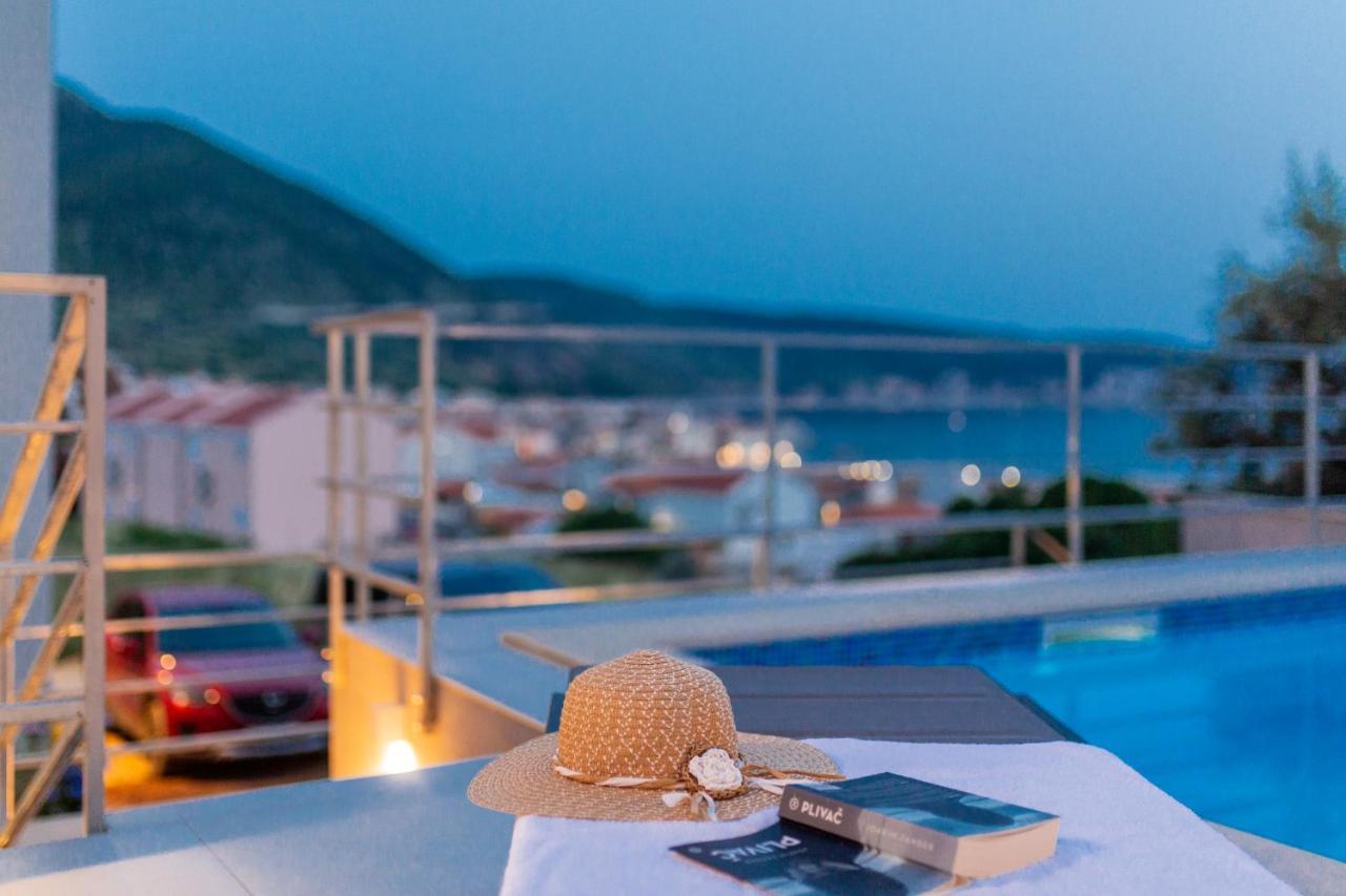 Seaside Elegance Suites Komiza Bagian luar foto