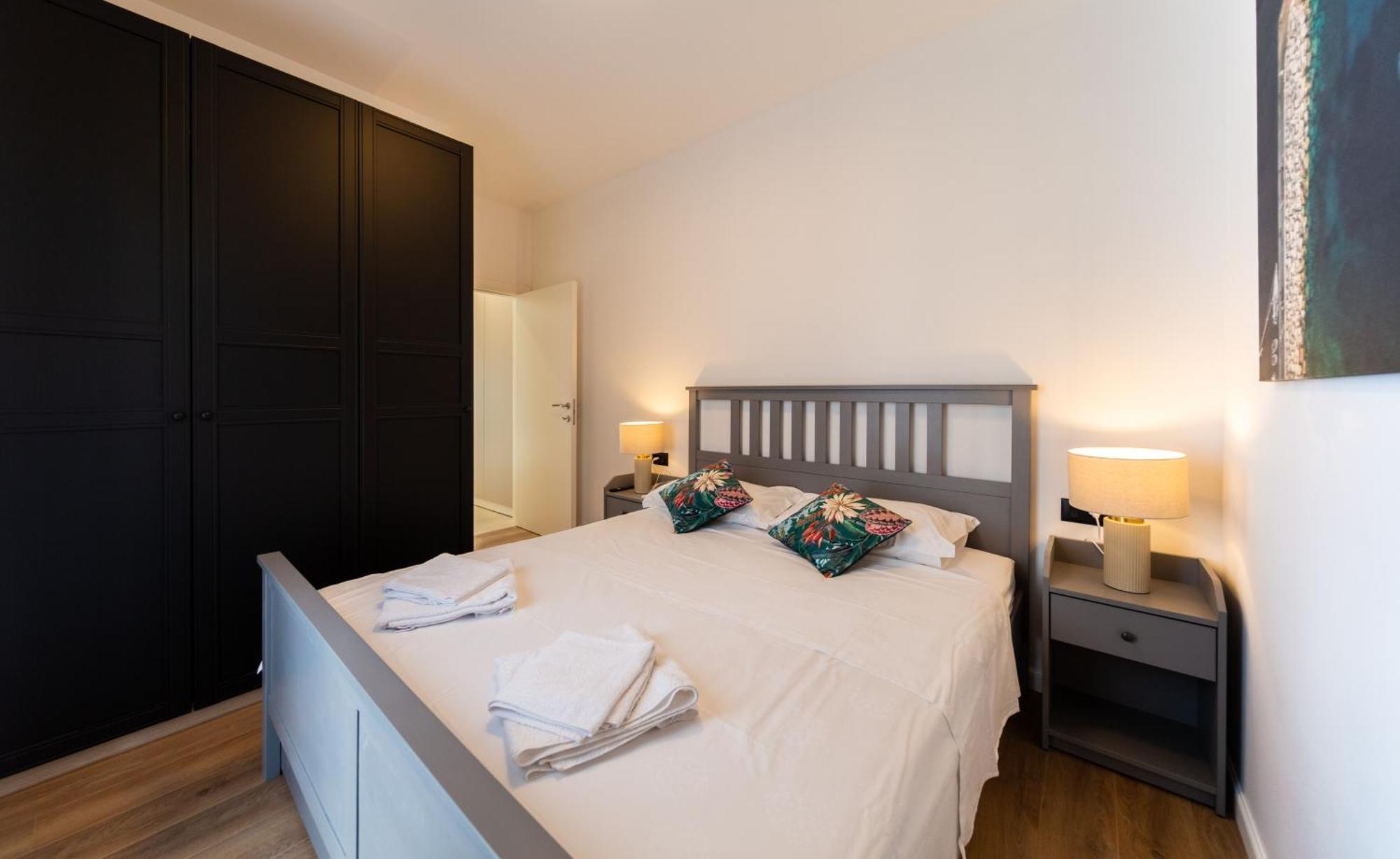 Seaside Elegance Suites Komiza Bagian luar foto